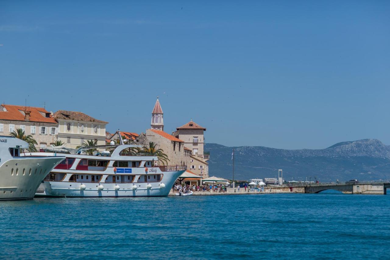 Mar Deluxe Apartments Trogir Exterior foto